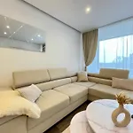 Regency - Zentrale 50m2 I Balkon I Wasserblick I Wifi I Netflix *