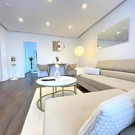 Regency Apartments - Zentrale 50M2 Wohnung I Balkon I Wasserblick I Wifi I Netflix Appartement *