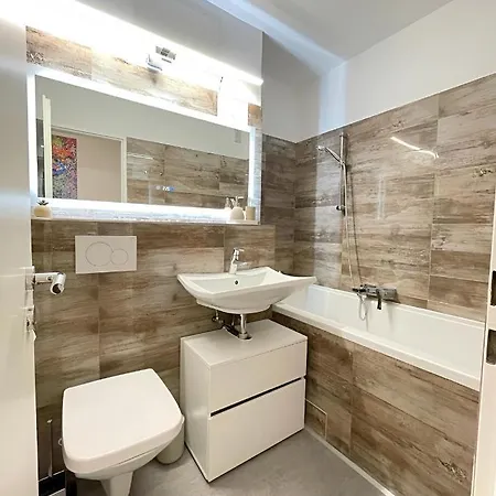 Daire Regency - Zentrale 50m2 I Balkon I Wasserblick I Wifi I Netflix *