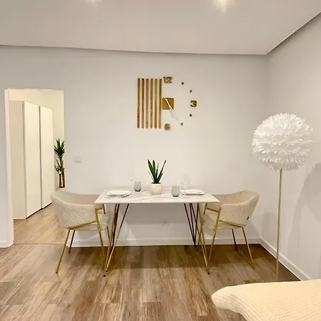 Regency - Zentrale 50m2 I Balkon I Wasserblick I Wifi I Netflix Daire
