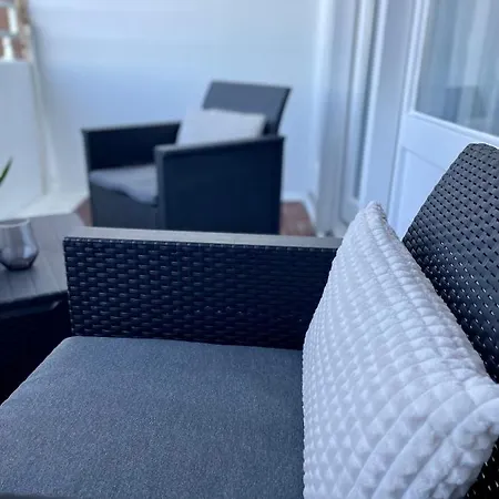 Regency - Zentrale 50m2 I Balkon I Wasserblick I Wifi I Netflix *