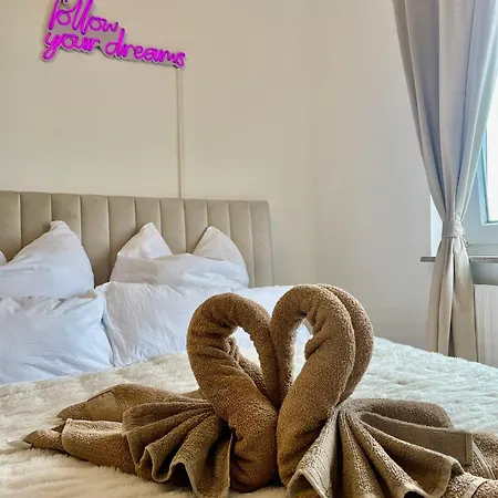 Regency - Zentrale 50m2 I Balkon I Wasserblick I Wifi I Netflix