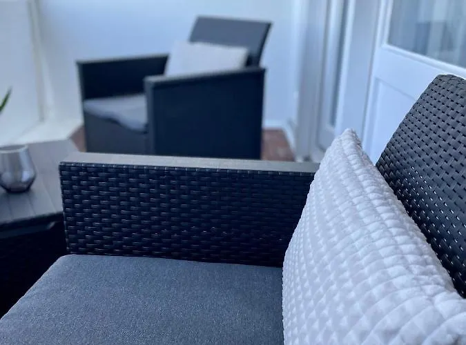 Regency - Zentrale 50m2 I Balkon I Wasserblick I Wifi I Netflix *