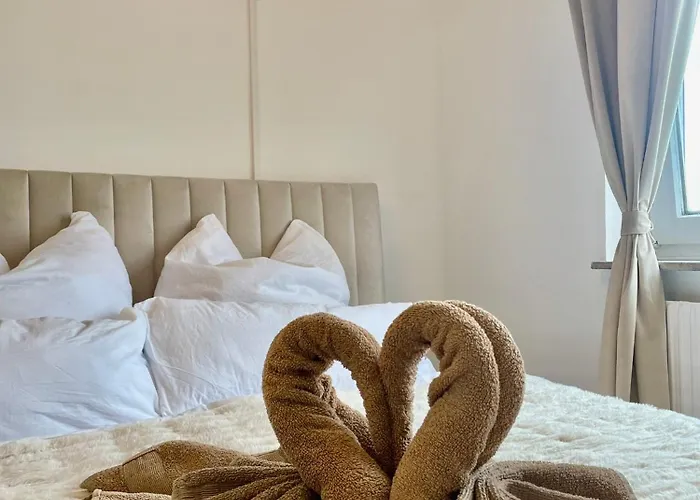 Regency - Zentrale 50m2 I Balkon I Wasserblick I Wifi I Netflix